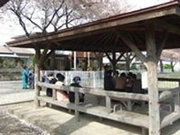 中庭の休憩エリア