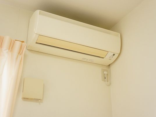 壁掛け型エアコンの細部
