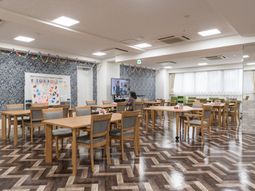明るい食堂の風景