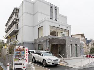  現代的な建物の外観  