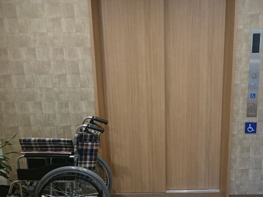 車いす対応エレベーター