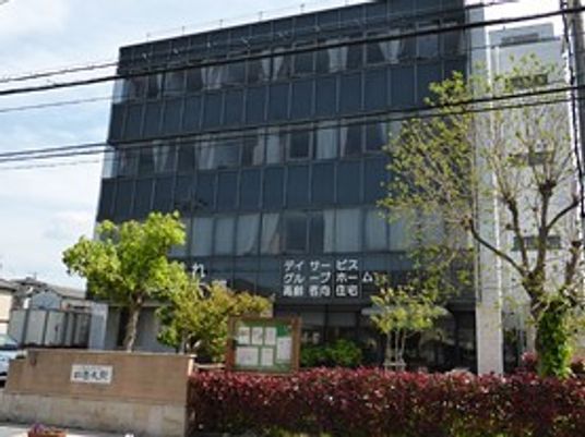 モダンな建物の外観