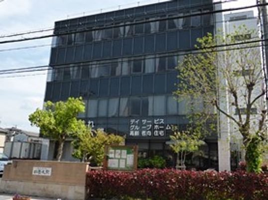 モダンな建物の外観