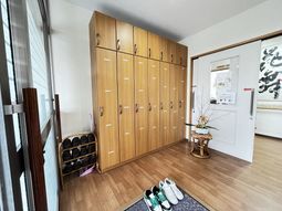 出入口にあるシューズラック