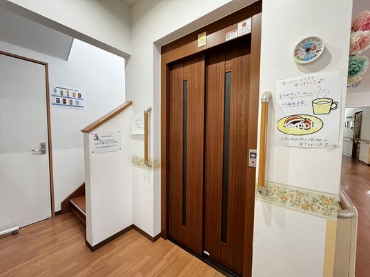 エレベーター付近