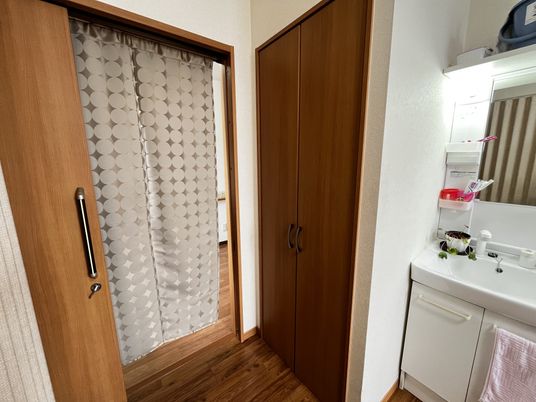 シンプルな洗面台