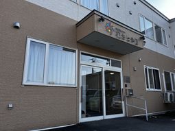 施設の正面玄関