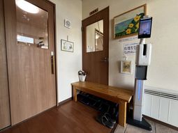 出入口周辺の廊下