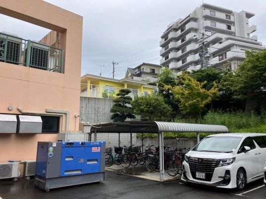 建物外の駐車場