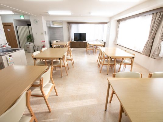 明るく清潔なダイニング