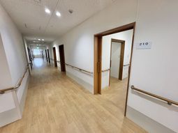 手すり付き廊下  