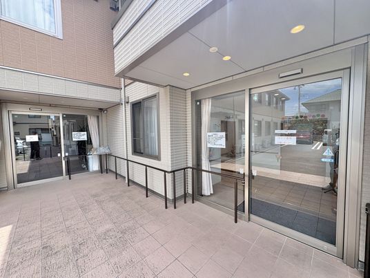 明るいエントランス  