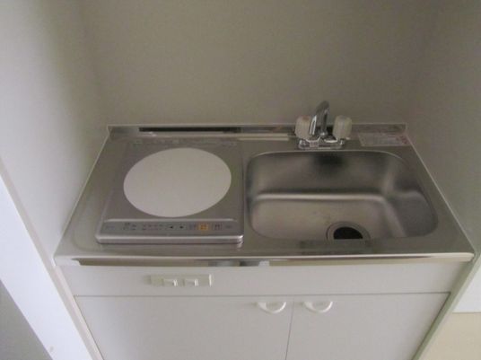 コンパクトな洗面台と洗濯機
