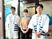 スタッフ3人の玄関前  
