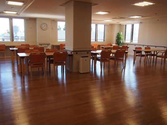 広々とした食堂の一角