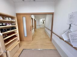 靴棚のある入口  
