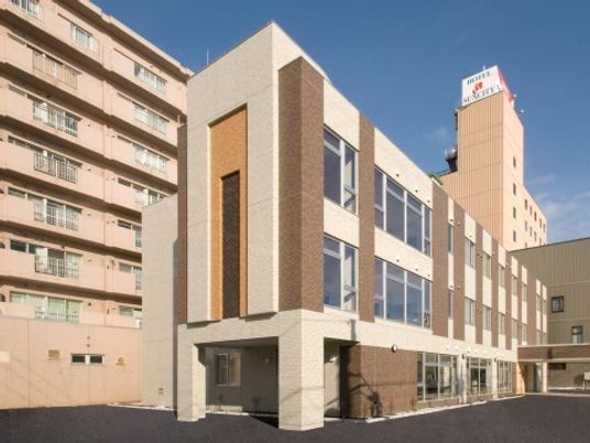 清潔感ある建物エントランス