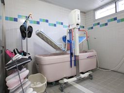 介護用バスタブ浴室