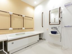 バリアフリー設計の浴室