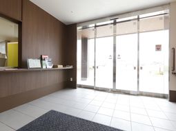 エントランスの明るい空間