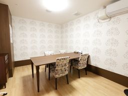 明るいダイニングスペース