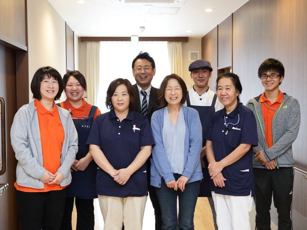スタッフの集合写真
