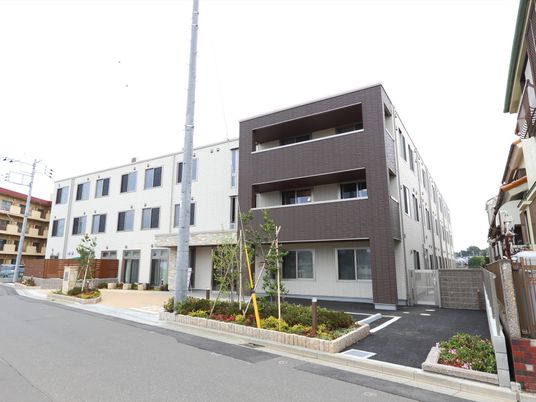  新築そうな外観  