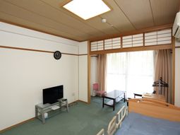 明るい和室の居室