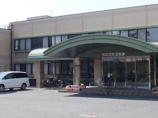 施設の正面玄関  