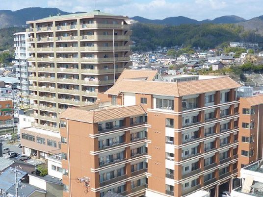 高層の外観  