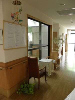 屋内廊下椅子配置
