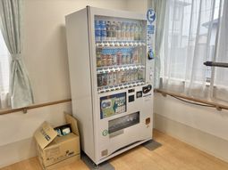 飲料自販機のある廊下  