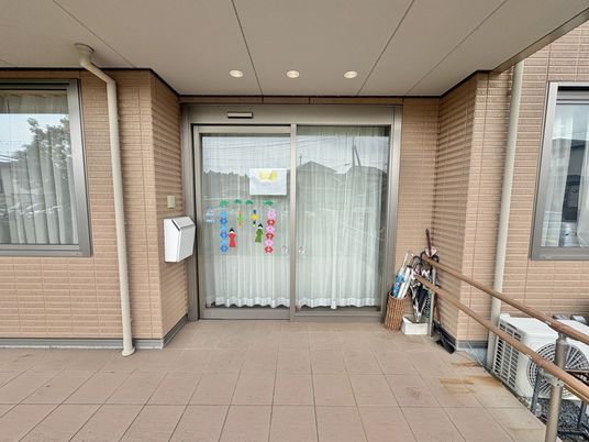 エントランス前  