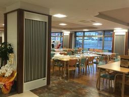 明るいダイニング空間