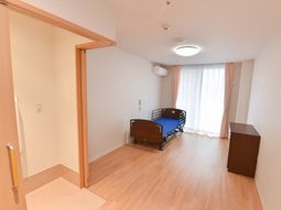 明るい居室の空間