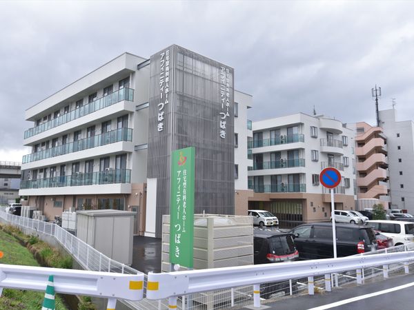 現代的な建物の外観