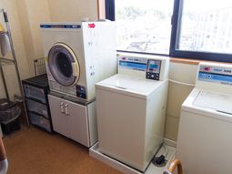 洗濯機と乾燥機の設備