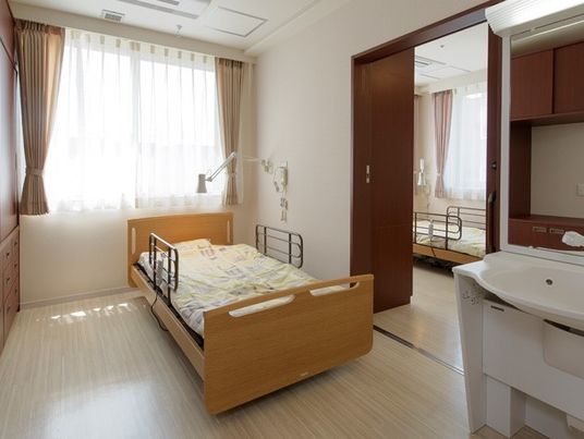 日差しが溢れる明るい居室