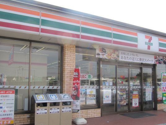 コンビニエンスストアの外観