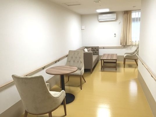 明るい休憩室の様子