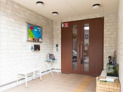 エントランスの落ち着いた風景