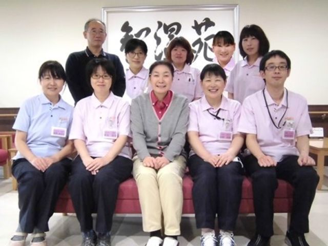 チームワーク抜群のスタッフ集合 スタッフイメージ 和気あいあいとした職場で、私たちと一緒に働きませんか？