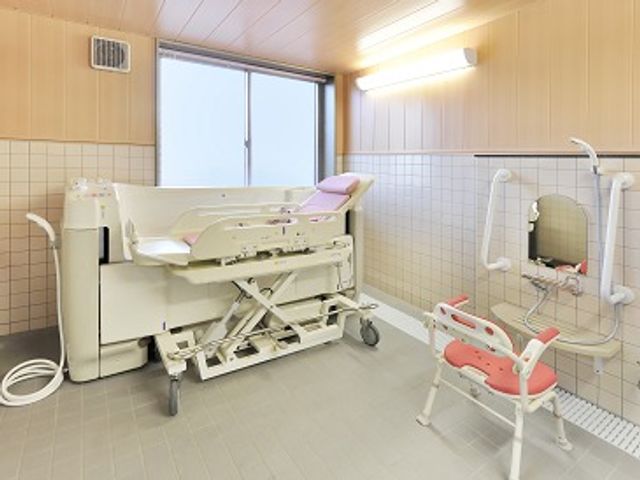 設備整った介護浴室 浴室 清潔感溢れる浴室で、快適な入浴支援が行える環境を提供しています。