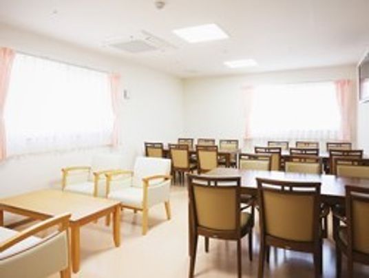 清潔な空間のダイニング