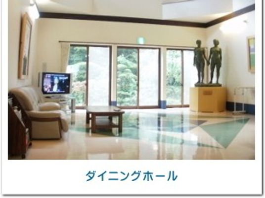 明るいダイニングホール  