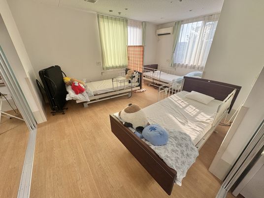 明るい個室の居室