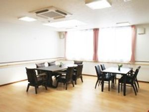 清潔感のある食堂の空間