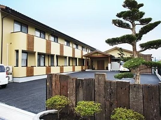 施設の外観と庭  