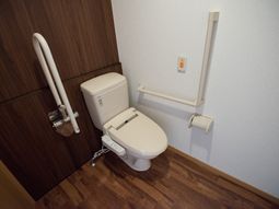 手すり付きトイレの空間
