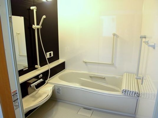 バリアフリー対応の浴室